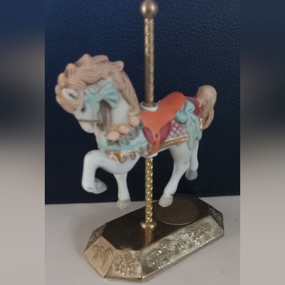 Elegant Horse Westminster Carousel Collection - Picture 2 of 3